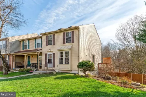 9165 Forest Breeze Ct, Springfield, VA 22152