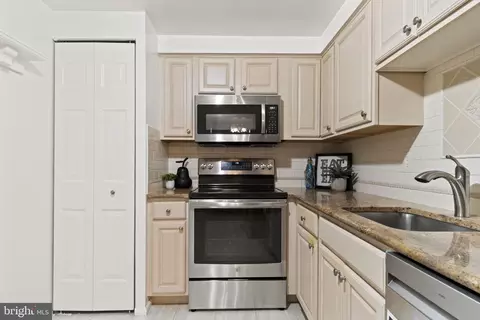 7680 Tremayne Pl #305, Mclean, VA 22102 photo 9
