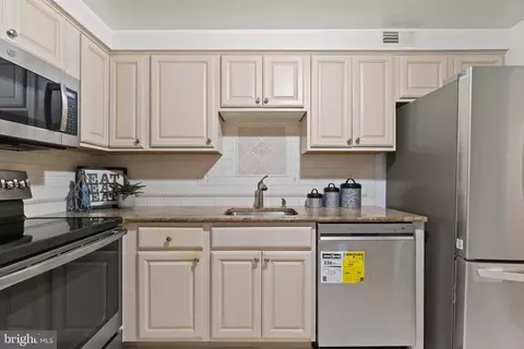 7680 Tremayne Pl #305, Mclean, VA 22102 photo 10