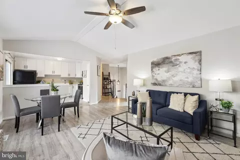 3004 Robin Ridge Ct, Fairfax, VA 22031