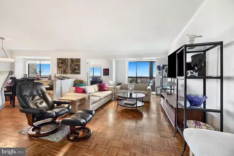 5904 Mount Eagle Dr #1204, Alexandria, VA 22303