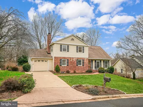 1742 Lockerbie Ln, Vienna, VA 22182