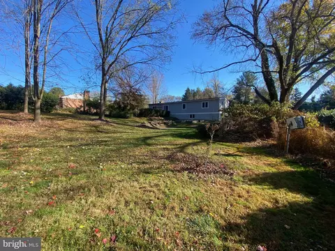 822 Walker Rd, Great Falls, VA 22066 photo 4