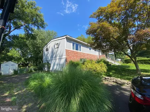 822 Walker Rd, Great Falls, VA 22066 photo 14