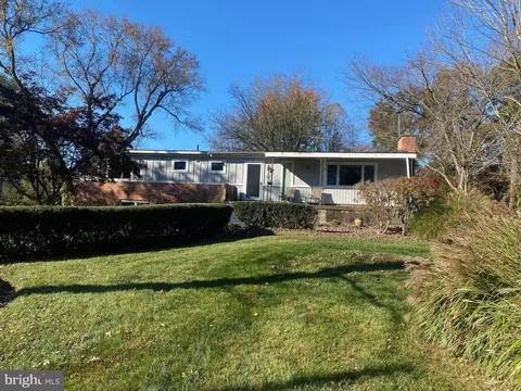 822 Walker Rd, Great Falls, VA 22066 photo 9