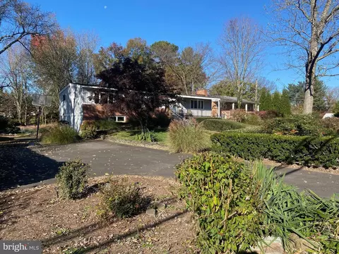822 Walker Rd, Great Falls, VA 22066 photo 11