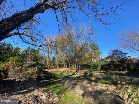 822 Walker Rd, Great Falls, VA 22066 photo 3