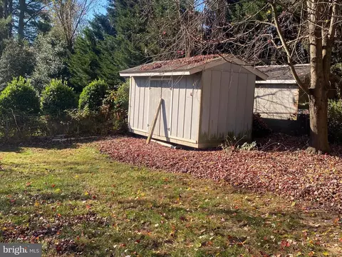 822 Walker Rd, Great Falls, VA 22066 photo 5