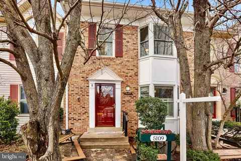 5109 Glen Meadow Ct, Centreville, VA 20120