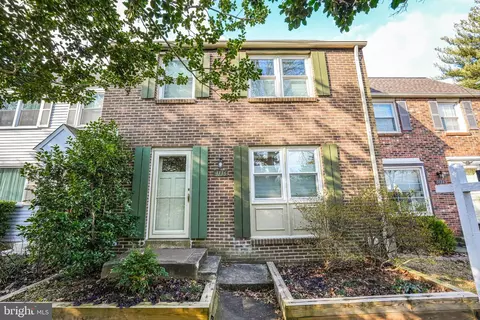 3136 Ellenwood Dr, Fairfax, VA 22031