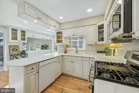 6010 Greeley Blvd, Springfield, VA 22152 photo 12