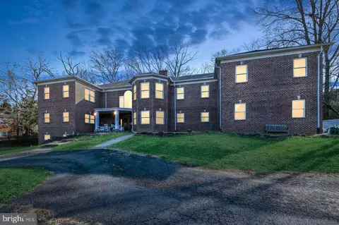 3433 Annandale Rd, Falls Church, VA 22042