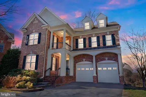 9156 Moonstone Dr, Fairfax, VA 22031