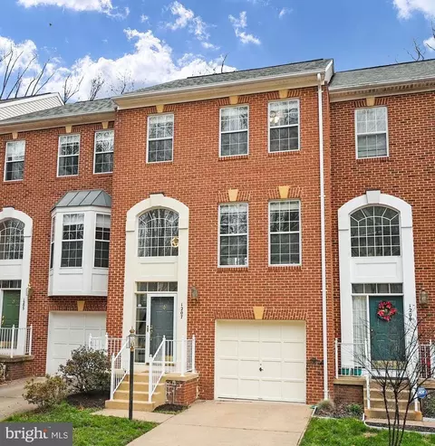 1207 Wild Hawthorn Way, Reston, VA 20194