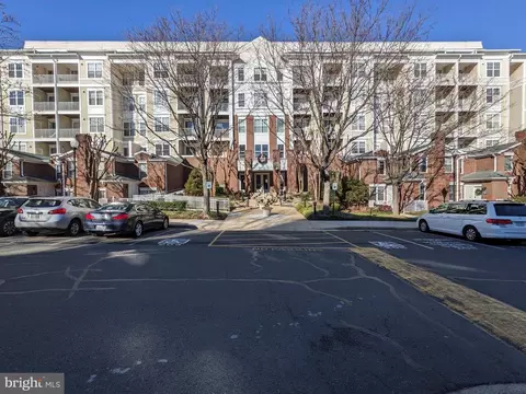 1641 International Dr #316, Mclean, VA 22102