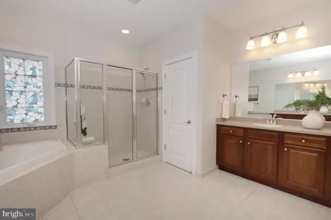 Bath - 9307 Castle Hill Rd, Springfield, VA 22153 photo 5 of 14