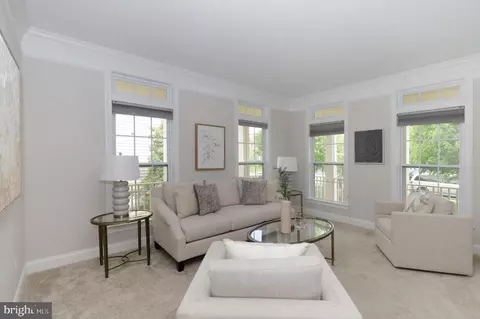 Living - 9307 Castle Hill Rd, Springfield, VA 22153 photo 2 of 10
