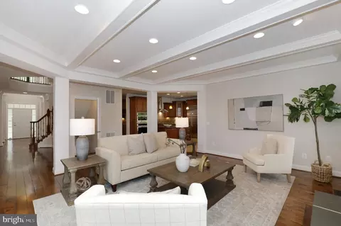Living - 9307 Castle Hill Rd, Springfield, VA 22153 photo 5 of 10