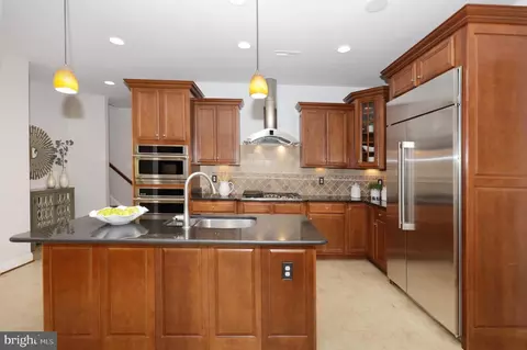Kitchen - 9307 Castle Hill Rd, Springfield, VA 22153 photo 3 of 8