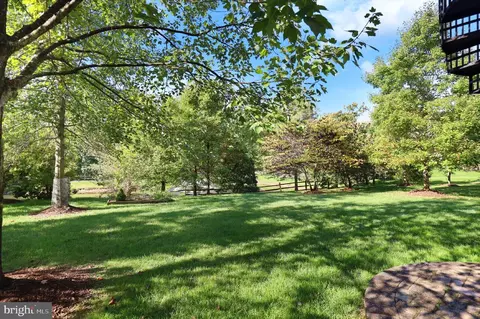 Exterior - 9307 Castle Hill Rd, Springfield, VA 22153 photo 16 of 18