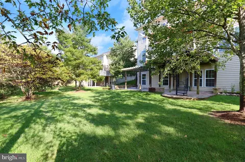 Exterior - 9307 Castle Hill Rd, Springfield, VA 22153 photo 17 of 18