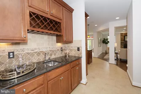 Kitchen - 9307 Castle Hill Rd, Springfield, VA 22153 photo 7 of 8