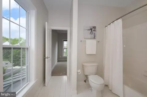 Bath - 9307 Castle Hill Rd, Springfield, VA 22153 photo 11 of 14