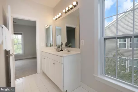 Bath - 9307 Castle Hill Rd, Springfield, VA 22153 photo 12 of 14