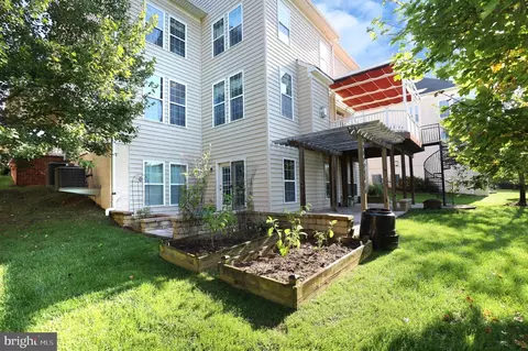 Exterior - 9307 Castle Hill Rd, Springfield, VA 22153 photo 14 of 18