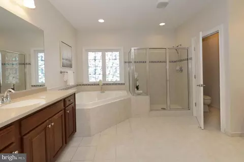 Bath - 9307 Castle Hill Rd, Springfield, VA 22153 photo 3 of 14