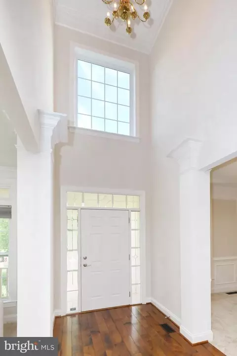 Entry Way - 9307 Castle Hill Rd, Springfield, VA 22153 photo 2 of 7