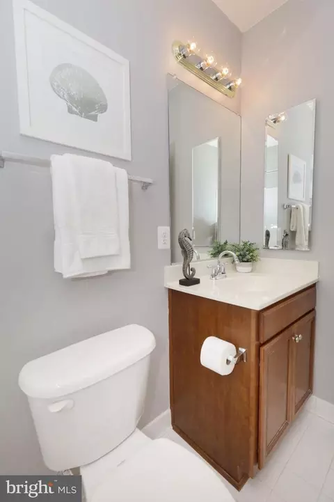 Bath - 9307 Castle Hill Rd, Springfield, VA 22153 photo 14 of 14