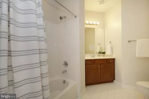 Bath - 9307 Castle Hill Rd, Springfield, VA 22153 photo 7 of 14