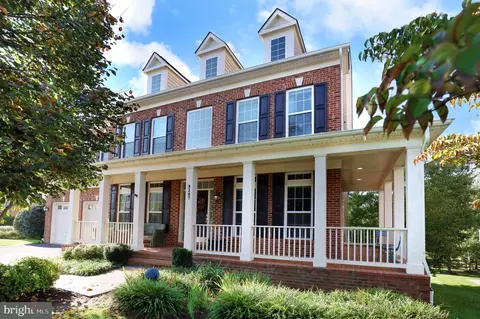 Exterior - 9307 Castle Hill Rd, Springfield, VA 22153 photo 4 of 18