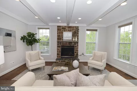 Living - 9307 Castle Hill Rd, Springfield, VA 22153 photo 4 of 10