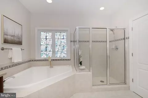 Bath - 9307 Castle Hill Rd, Springfield, VA 22153 photo 4 of 14