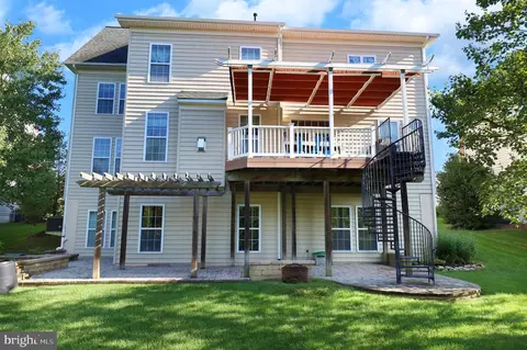 Exterior - 9307 Castle Hill Rd, Springfield, VA 22153 photo 13 of 18