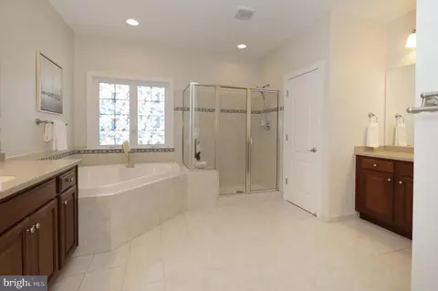 Bath - 9307 Castle Hill Rd, Springfield, VA 22153 photo 2 of 14