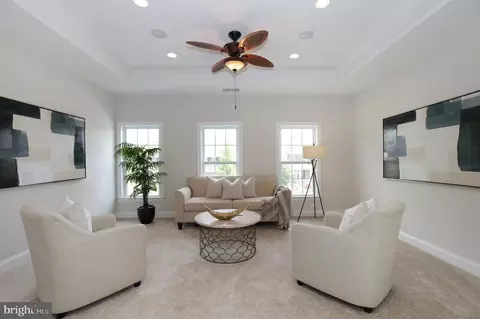 Living - 9307 Castle Hill Rd, Springfield, VA 22153 photo 7 of 10