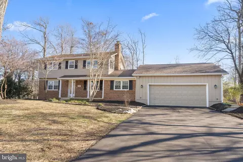 11913 Wayland St, Oakton, VA 22124