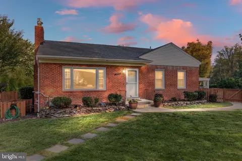 2922 Graham Rd, Falls Church, VA 22042