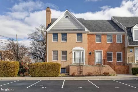 217 B Locust St SE #A, Vienna, VA 22180