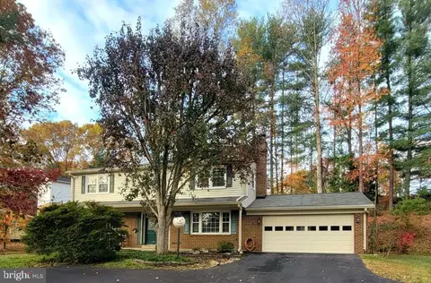 7099 Game Lord Dr, Springfield, VA 22153