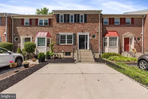 7130 Lake Cove Dr, Alexandria, VA 22315