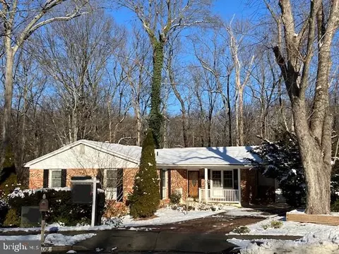 7100 Bear Ct, Springfield, VA 22153