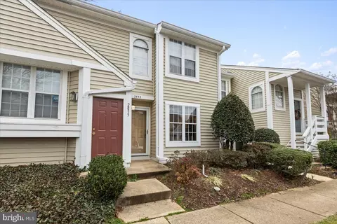 2853 Yarling Ct #2853, Falls Church, VA 22042