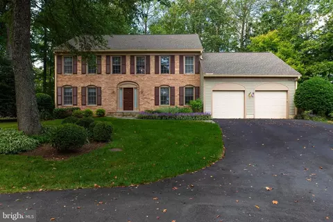5228 Lindsay St, Fairfax, VA 22032