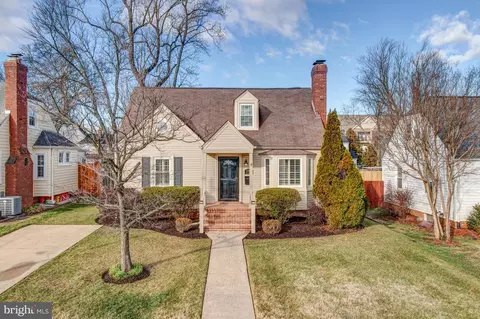 2910 Meadow Ln, Falls Church, VA 22042