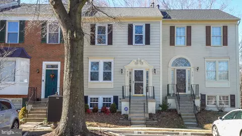 6102 Joust Ln, Alexandria, VA 22315