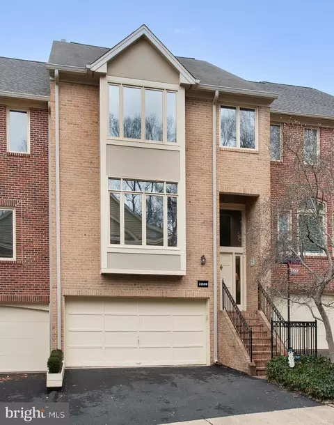 11539 Hemingway Dr, Reston, VA 20194